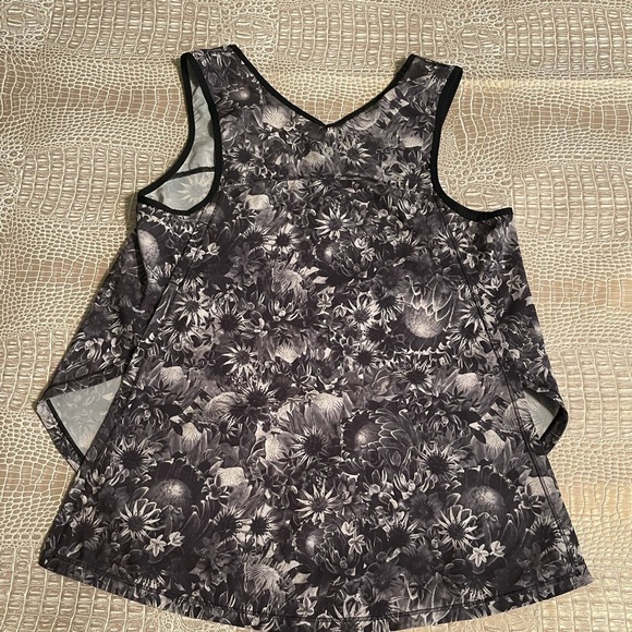 Lululemon Run: Split Singlet - Picture 7 of 12